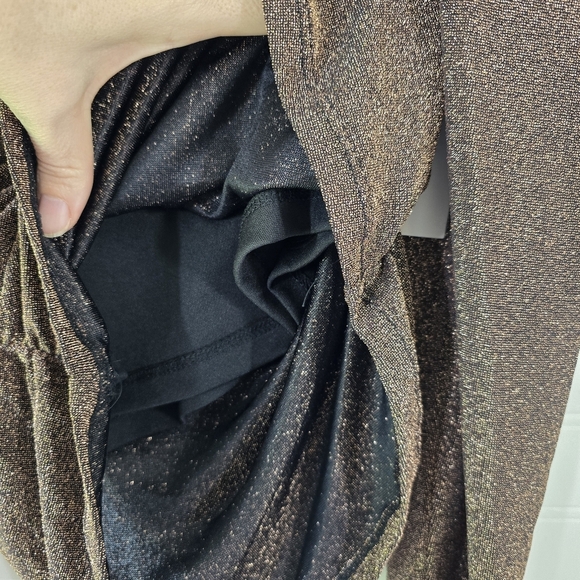 NWT Astr The Label Metallic Puff Shoulder Square Neck Top Brown/Rose Gold Large - Picture 5 of 7